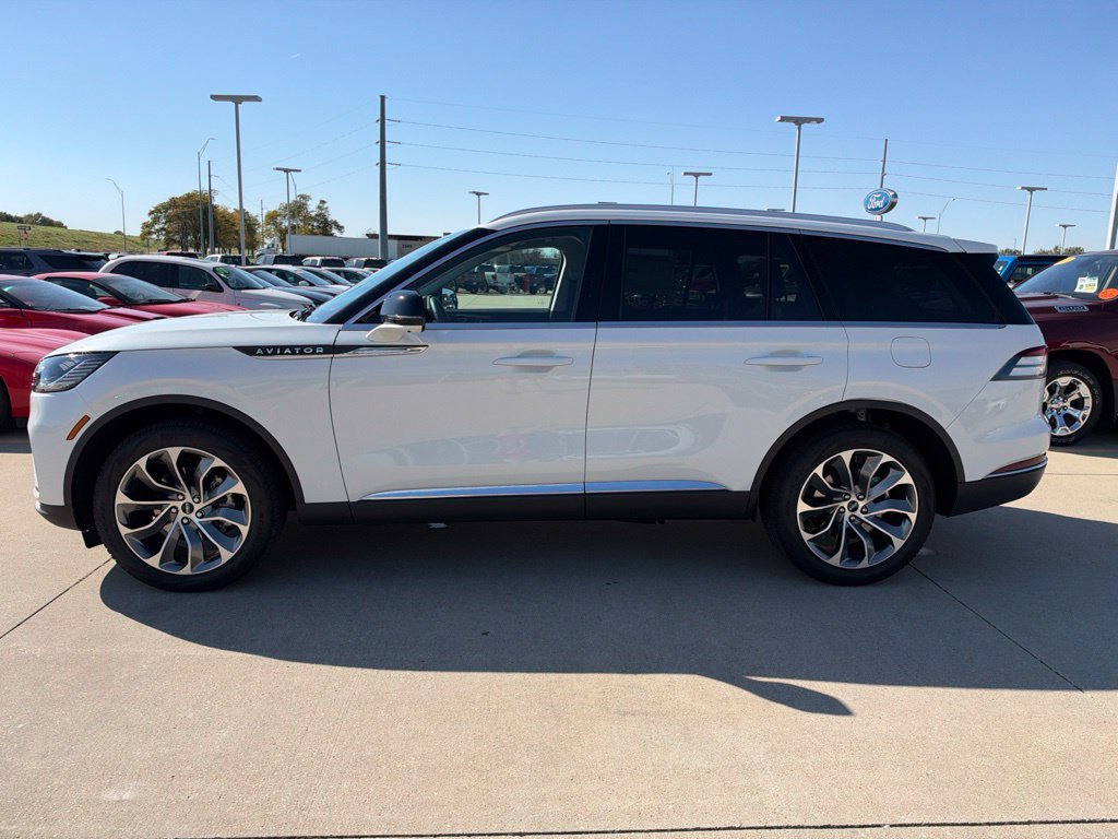 New 2027 Lincoln Aviator AWD image 9