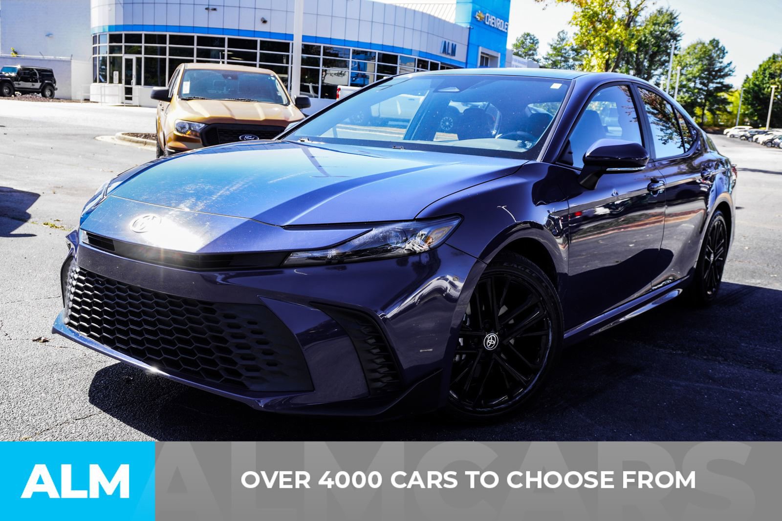 Used 2025 Toyota Camry SE image 3