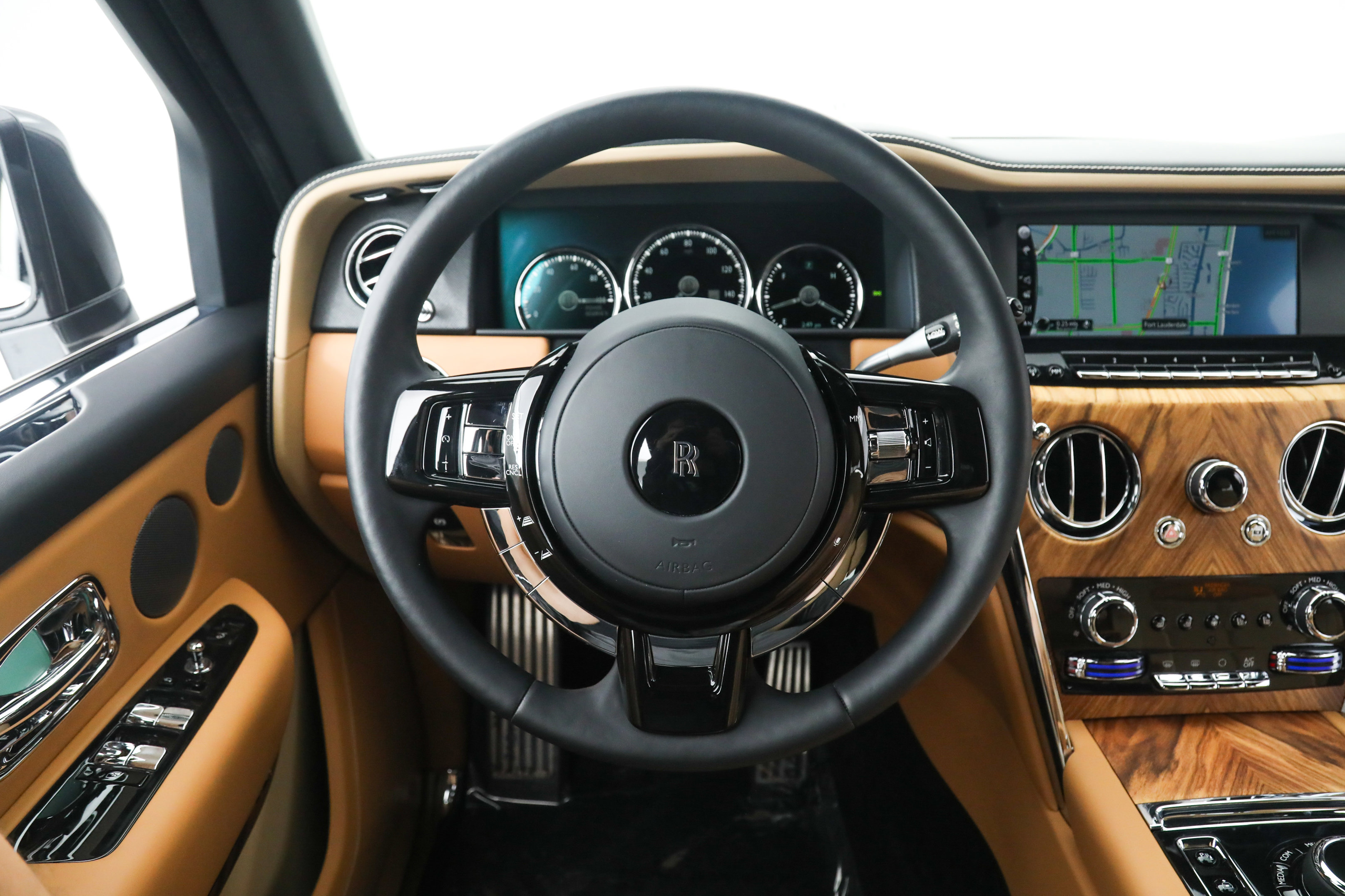 Used 2022 Rolls-Royce Cullinan image 30