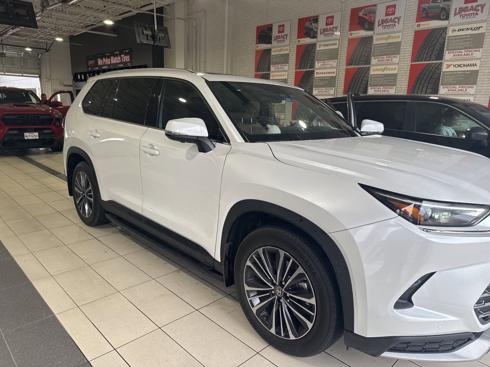 Used 2024 Toyota Grand Highlander AWD Hybrid image 25