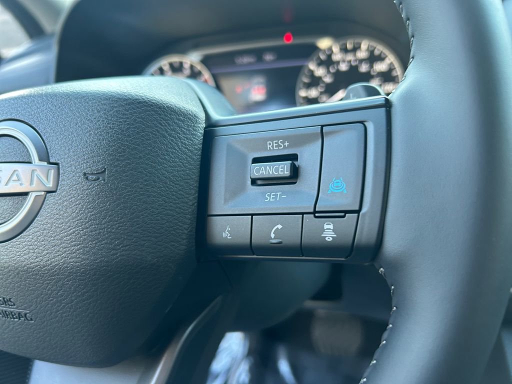 Used 2025 Nissan Rogue SV image 18