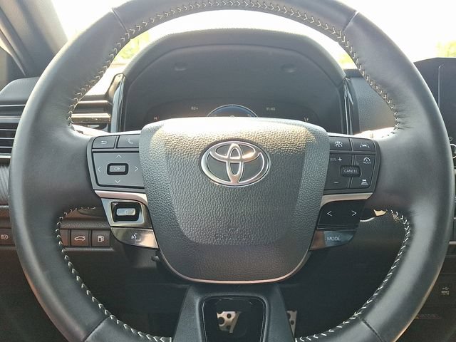 Used 2025 Toyota Camry SE FWD image 18