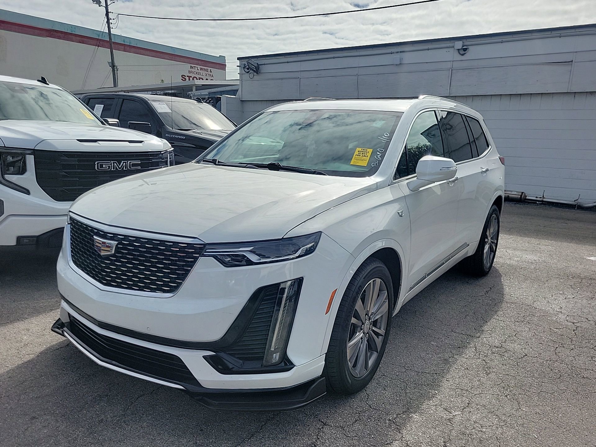 Used 2022 Cadillac XT6 Premium Luxury image 2