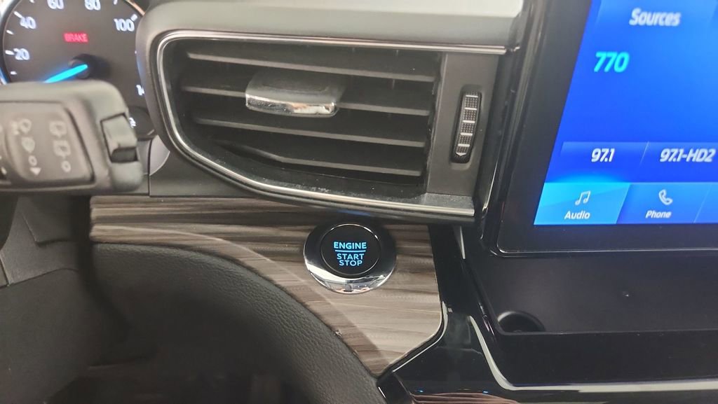 Used 2022 Ford Explorer Limited w/ Equipment Group 301A image 24