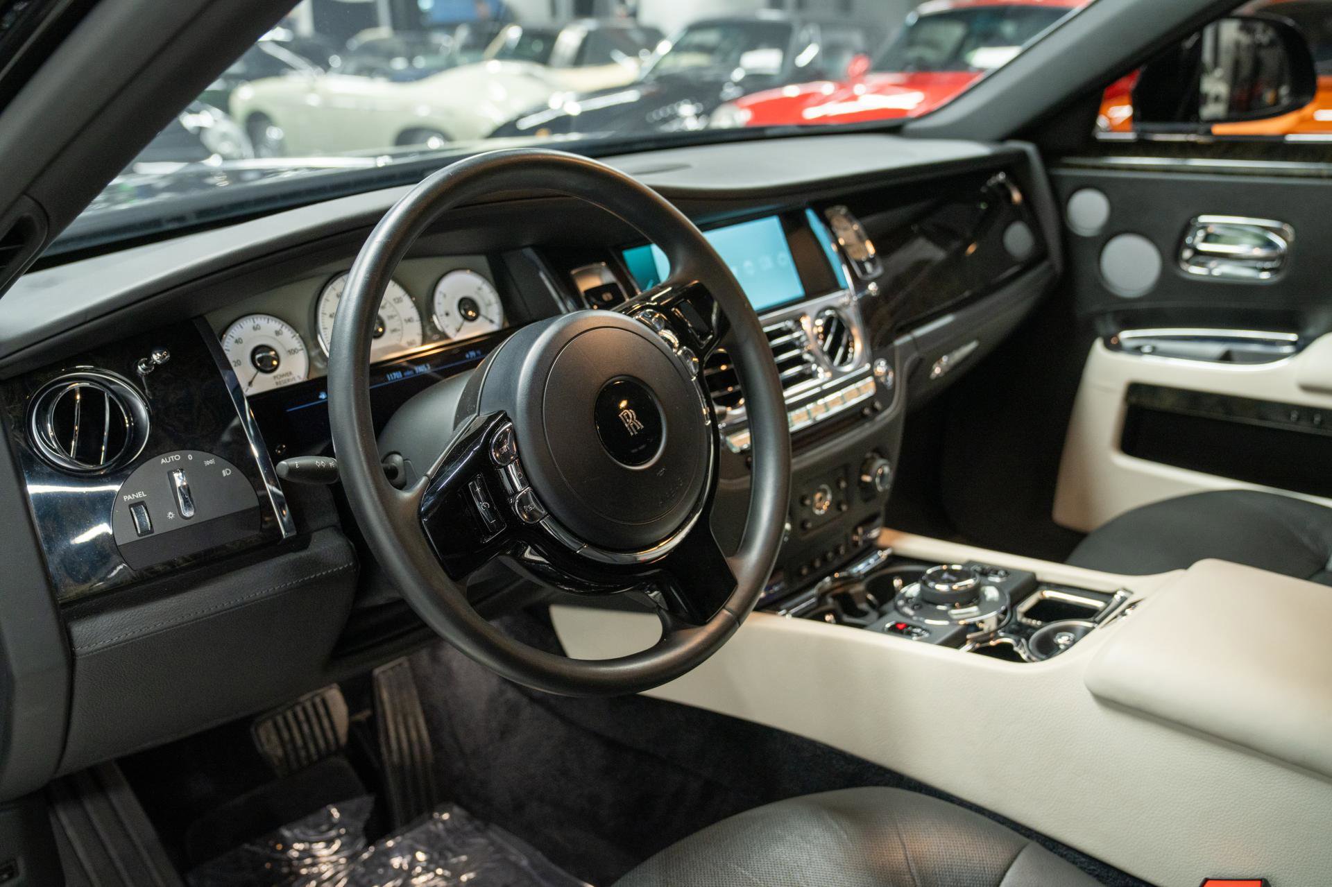 Used 2014 Rolls-Royce Ghost image 12