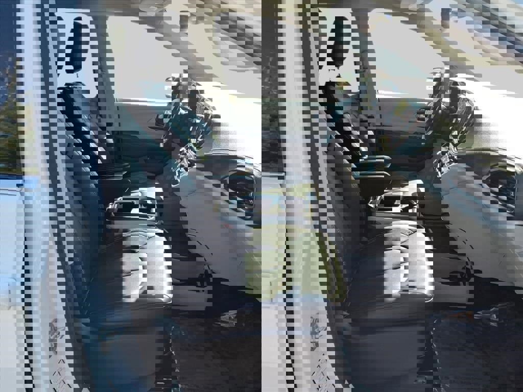 Used 2024 Chrysler Pacifica Select image 20