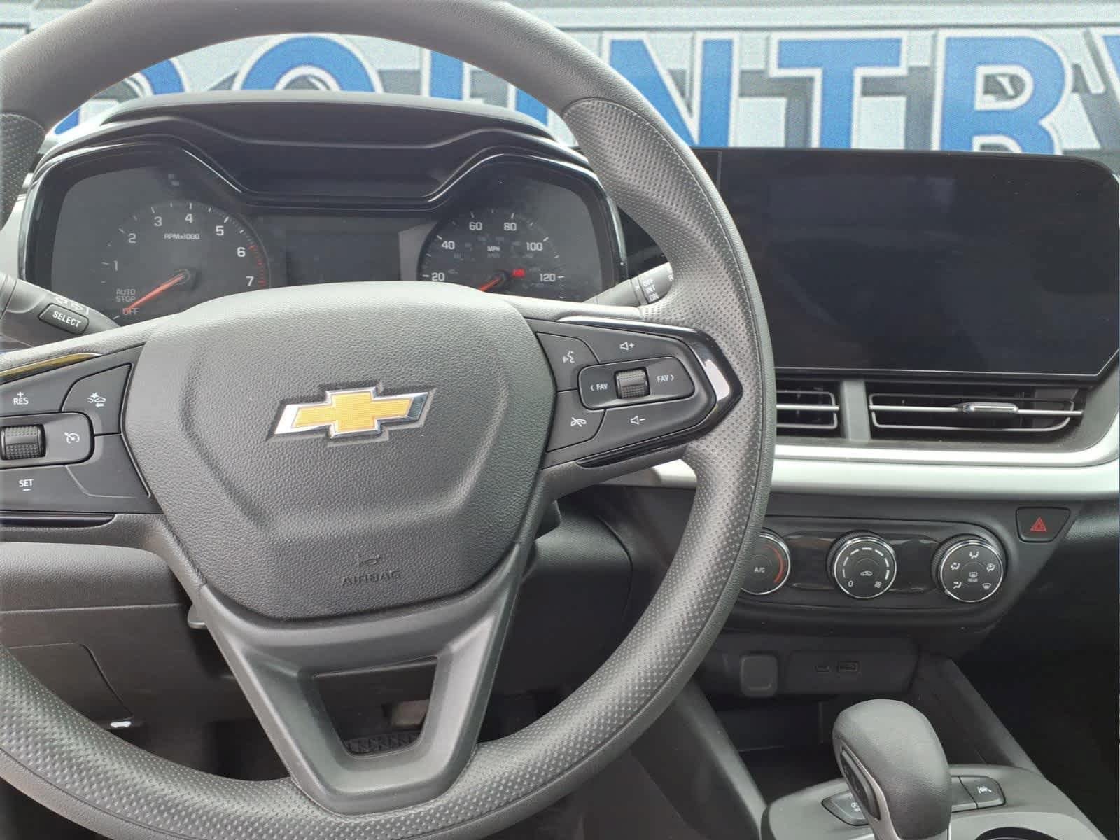 Used 2025 Chevrolet Trax LS w/ Driver Confidence Package FWD image 7