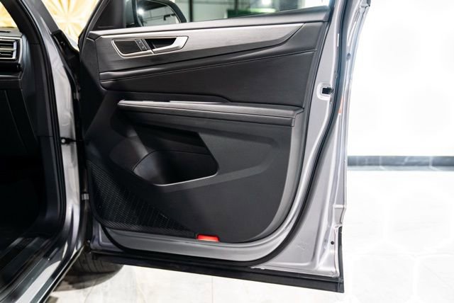 Used 2025 Volkswagen Atlas Cross Sport SE AWD/4WD image 29