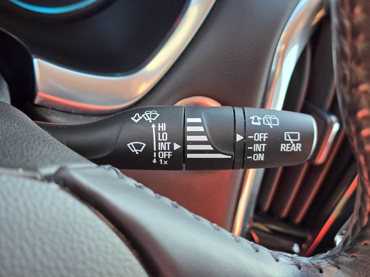 Used 2020 Chevrolet Traverse RS FWD image 23