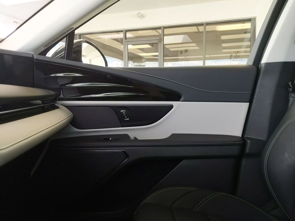 Certified 2025 Lincoln Nautilus Premier AWD/4WD image 21