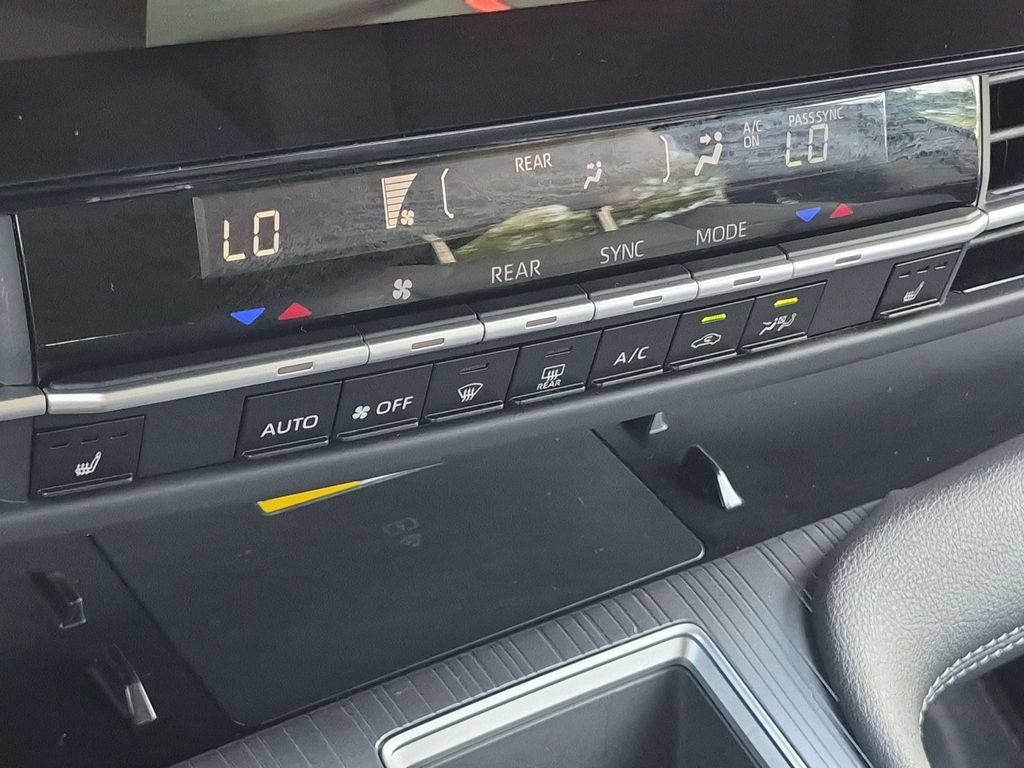 Used 2026 Toyota Sienna XLE FWD image 31
