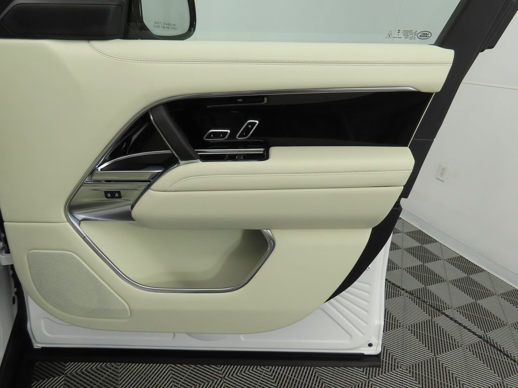 New 2025 Land Rover Range Rover Long Wheelbase SE image 25