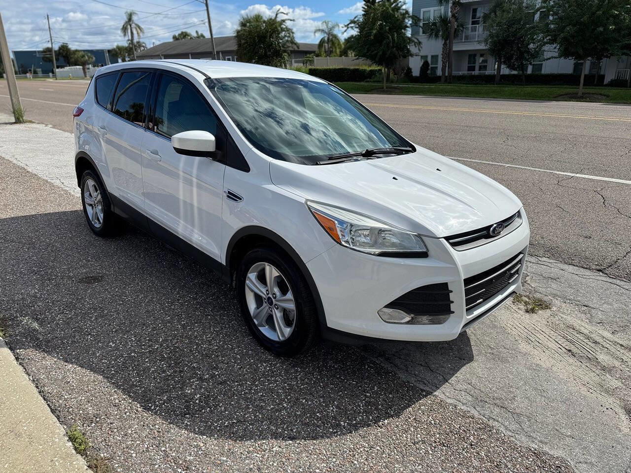 Used 2014 Ford Escape SE image 2