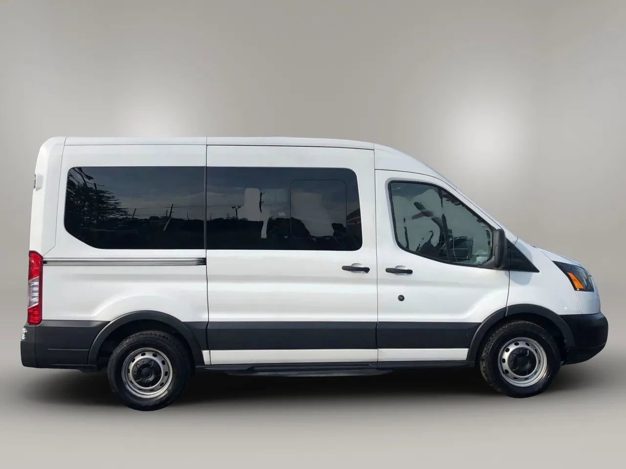 Used 2016 Ford Transit 150 XL image 6