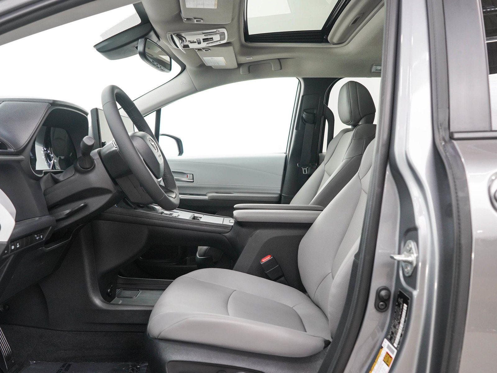 Used 2026 Toyota Sienna XLE AWD/4WD image 23