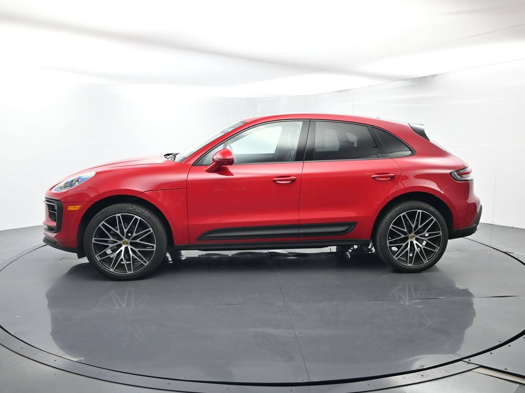 Certified 2025 Porsche Macan AWD/4WD image 2