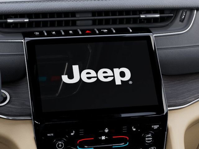 Used 2025 Jeep Grand Cherokee Limited w/ Black Appearance Package image 19