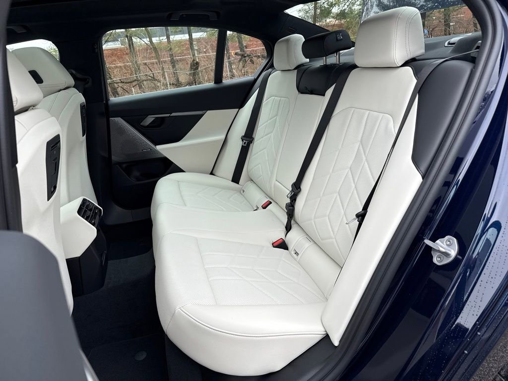 New 2026 BMW 530i xDrive image 23