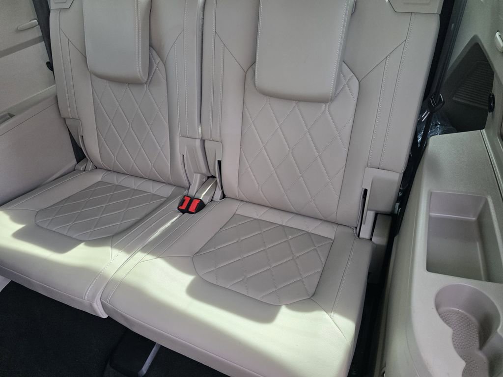 Used 2025 Volkswagen Atlas SEL Premium R-Line image 22