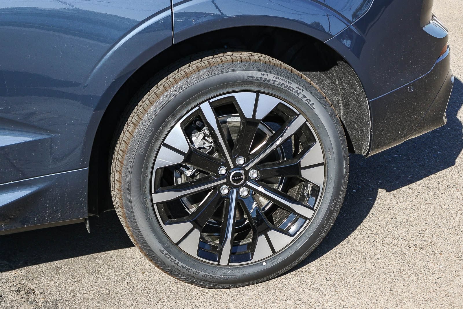 New 2026 Volvo XC60 T8 Plus w/ Climate Package AWD/4WD image 10