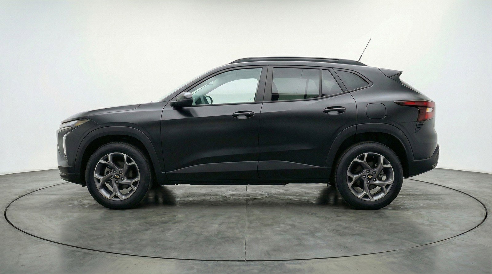 Used 2025 Chevrolet Trax LT w/ LT Convenience Package image 5