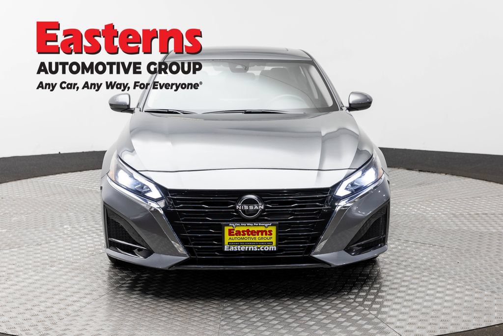Used 2023 Nissan Altima 2.5 SV w/ SV Premium Package FWD image 2