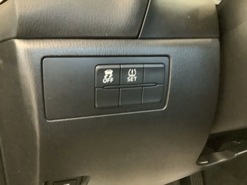 Used 2015 MAZDA MAZDA3 i SV FWD image 9