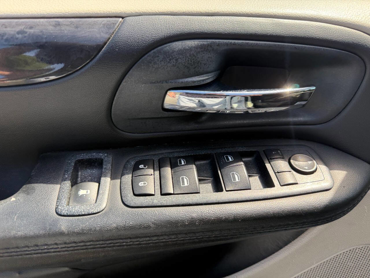 Used 2015 Dodge Grand Caravan SXT w/ Security Group FWD image 16