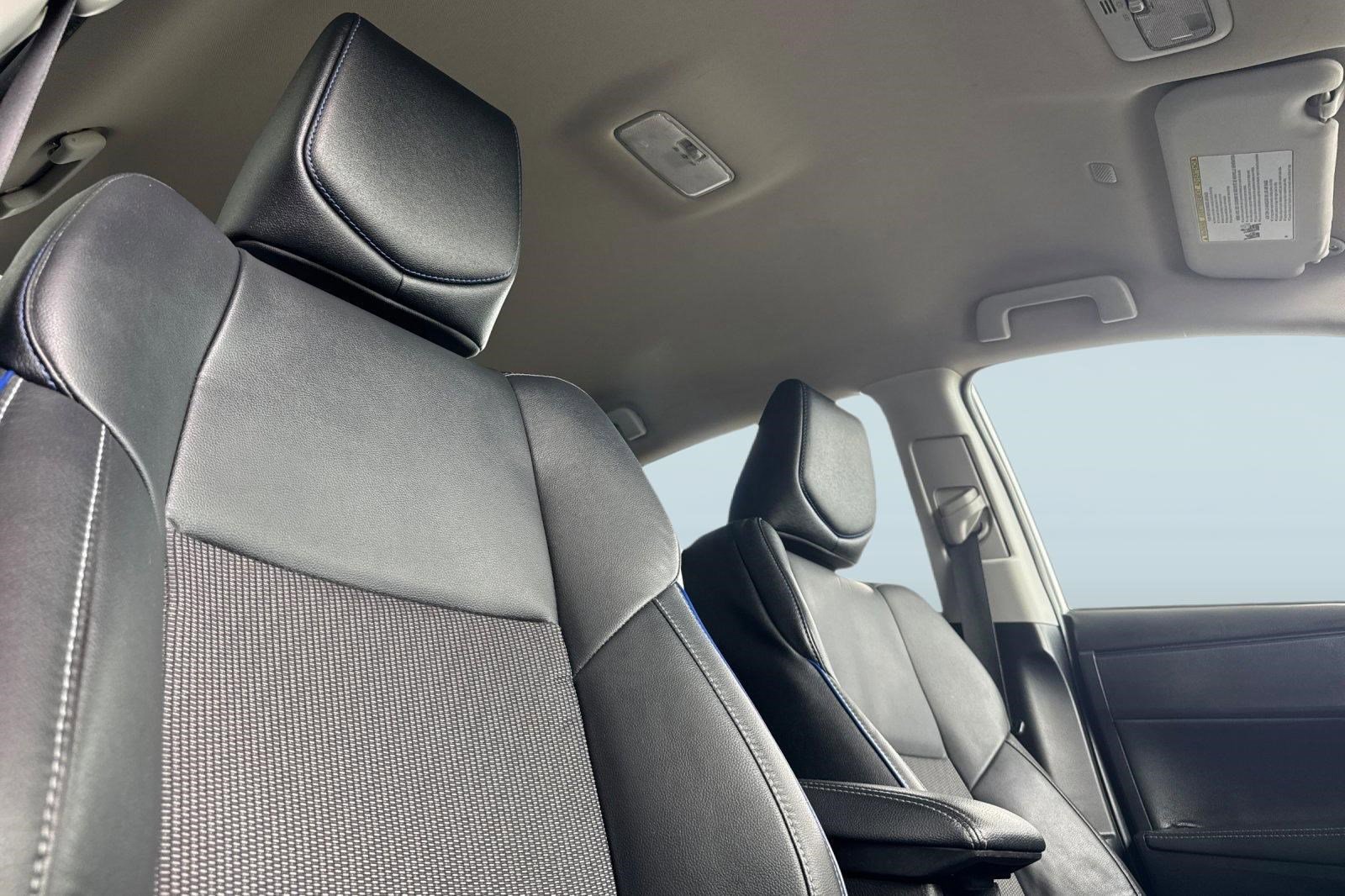 Used 2019 Toyota Corolla SE w/ Carpet Mat Package (TMS) FWD image 24