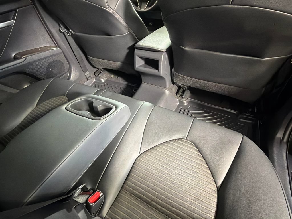 Used 2021 Toyota Camry SE FWD image 29