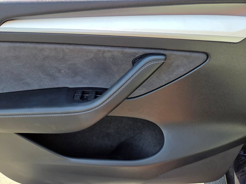 Used 2023 Tesla Model Y Long Range AWD/4WD image 18