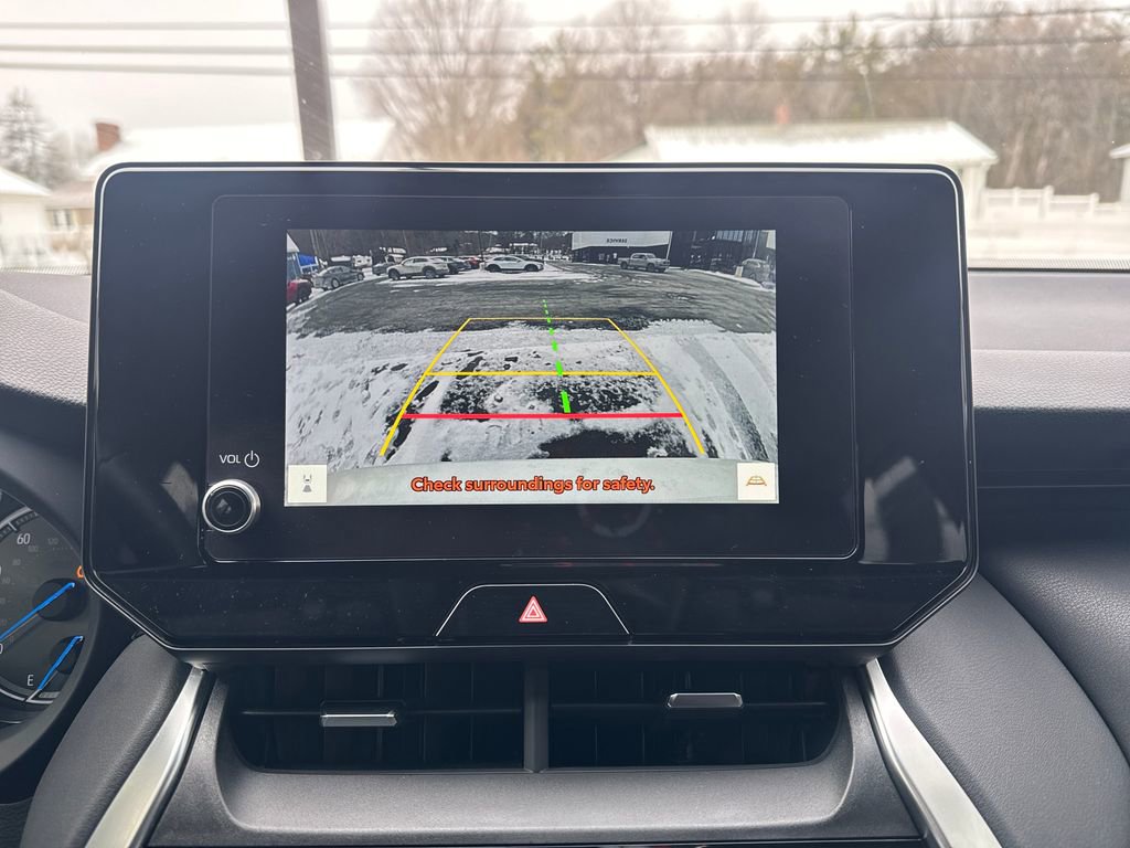 Used 2024 Toyota Venza LE image 12