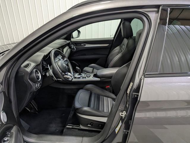Used 2023 Alfa Romeo Stelvio Veloce image 15