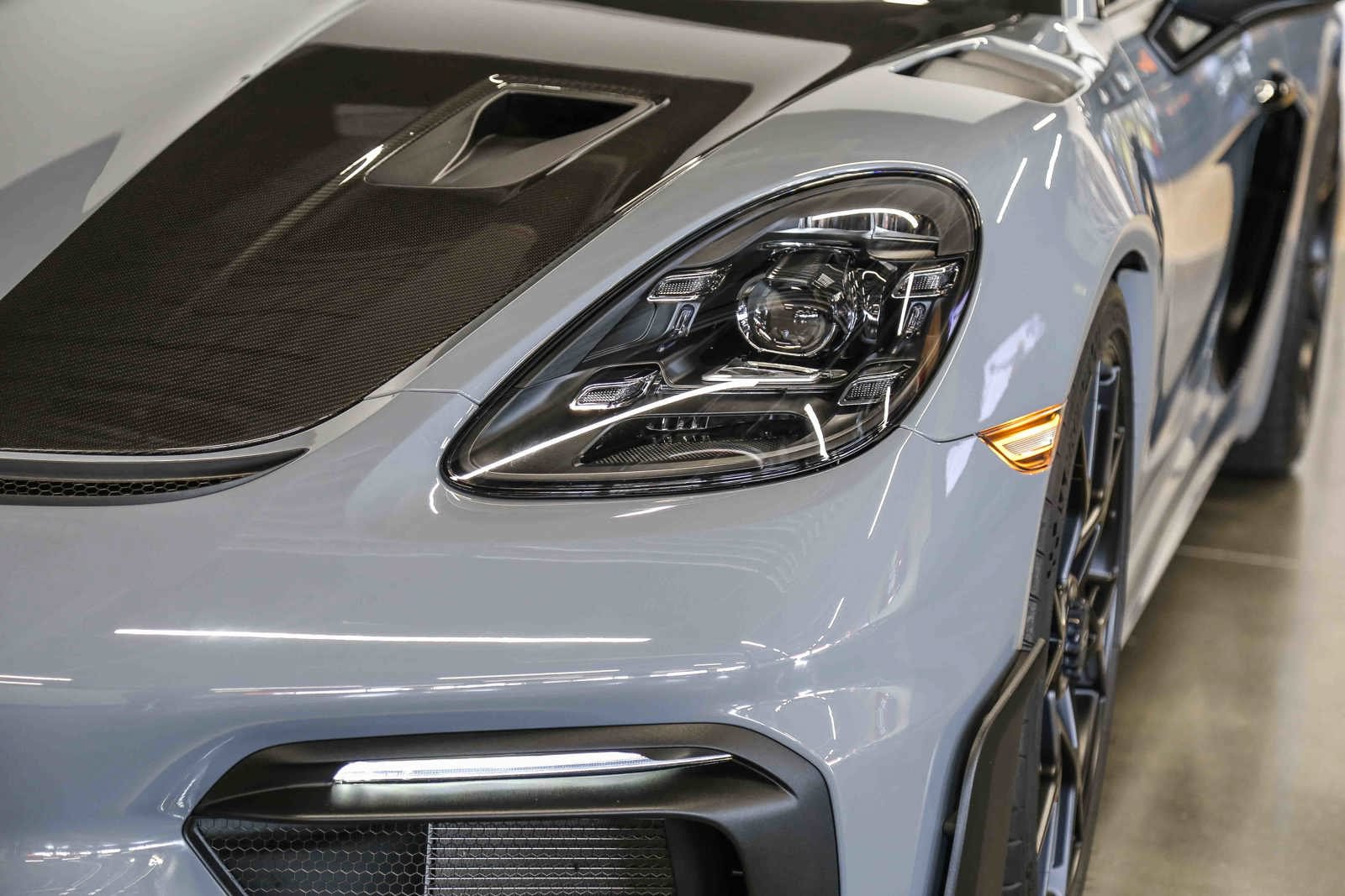 Used 2025 Porsche 718 Cayman GT4 RS w/ Weissach Package RWD image 11