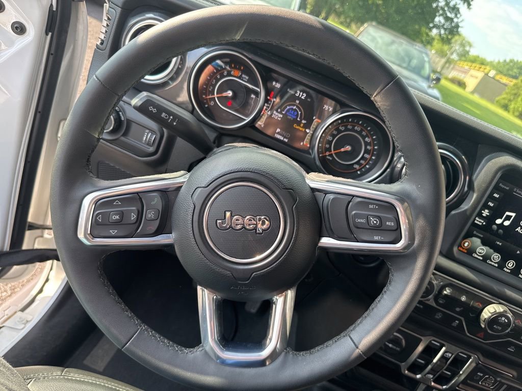 Used 2023 Jeep Wrangler Altitude image 30