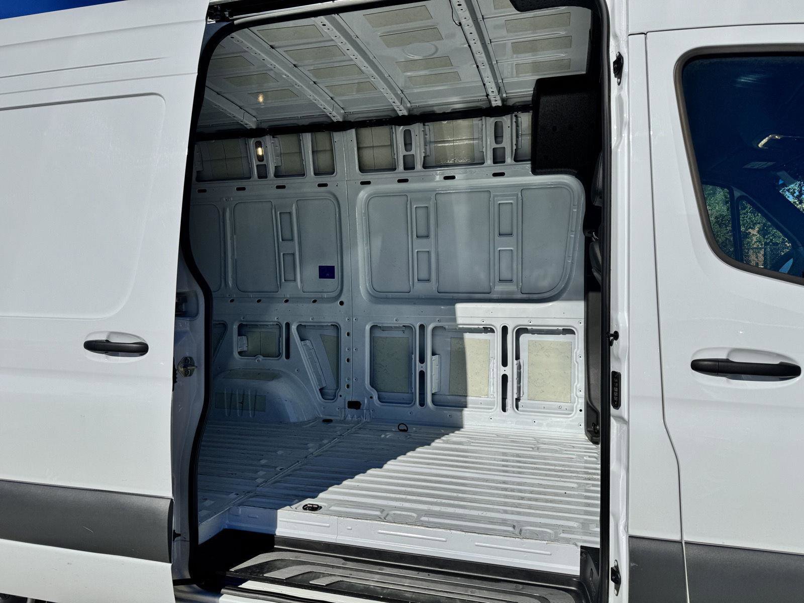 Used 2025 Mercedes-Benz Sprinter 2500 image 26