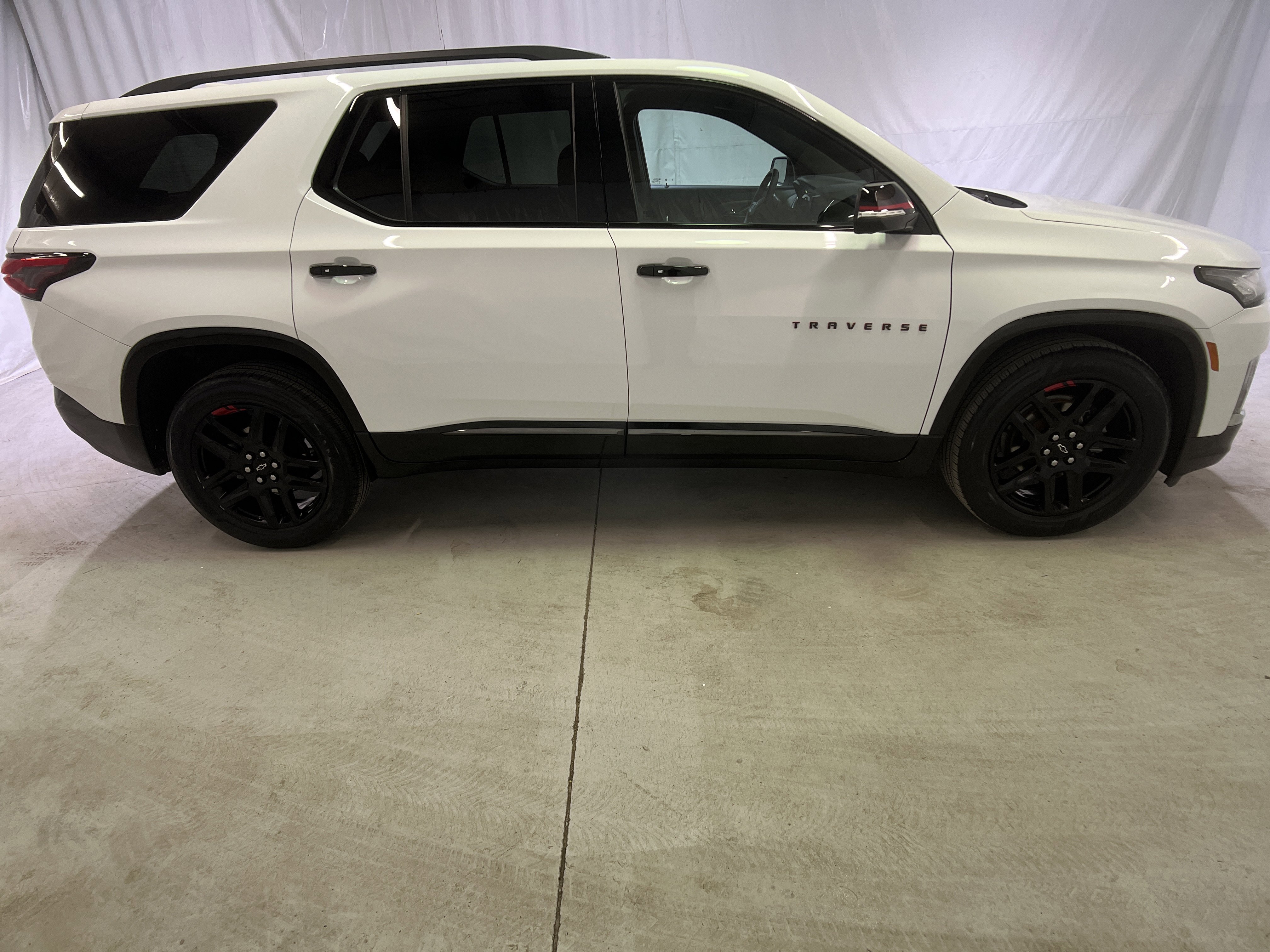 Used 2023 Chevrolet Traverse Premier w/ Redline Edition image 12