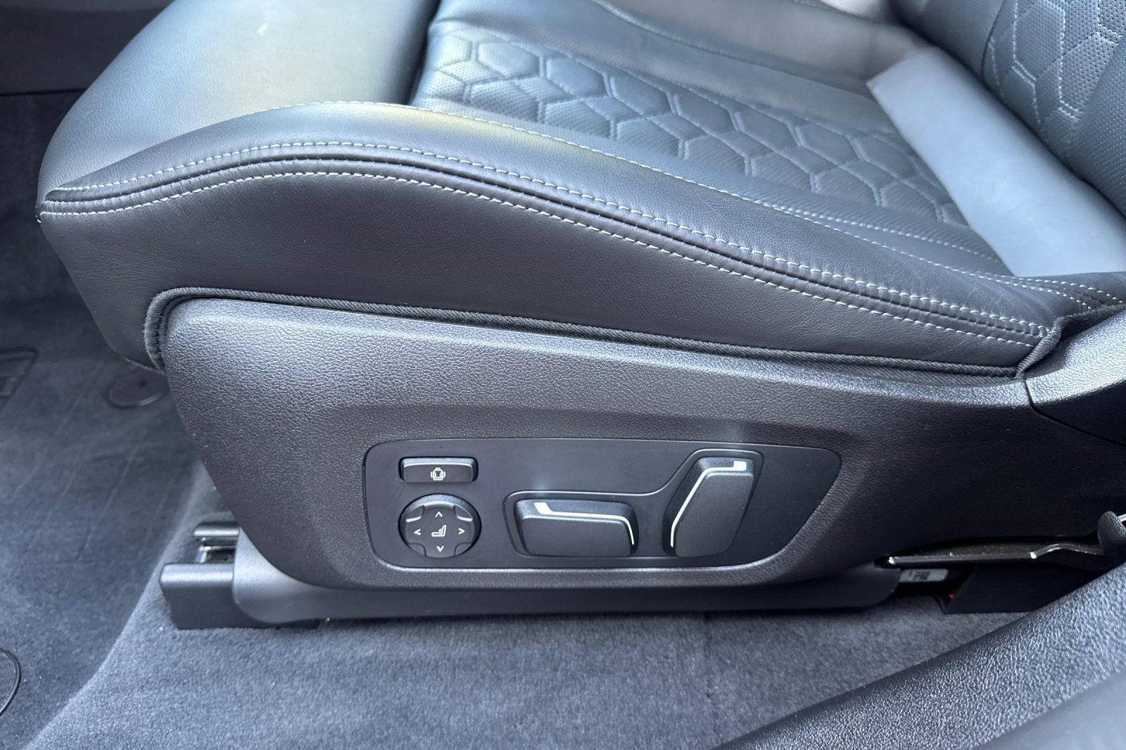 Used 2025 BMW X4 M w/ Competition Package AWD/4WD image 14