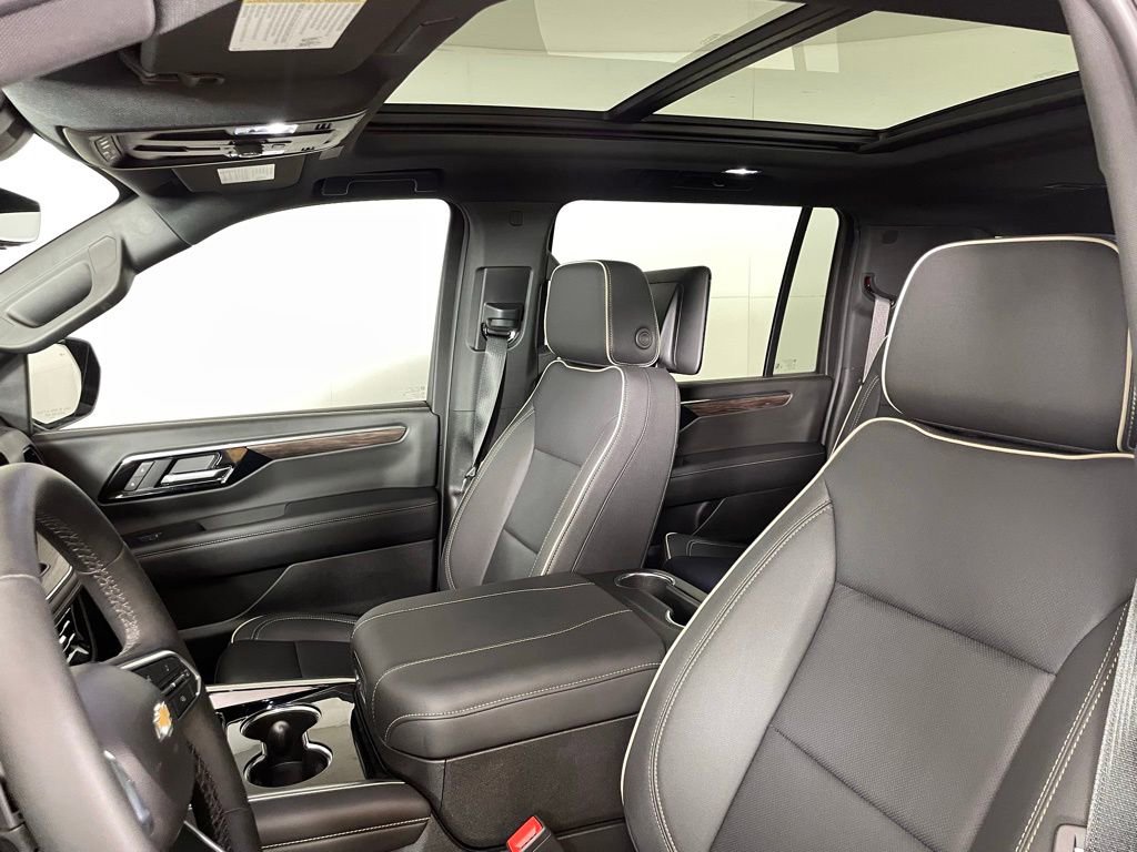 New 2025 Chevrolet Suburban Premier image 25