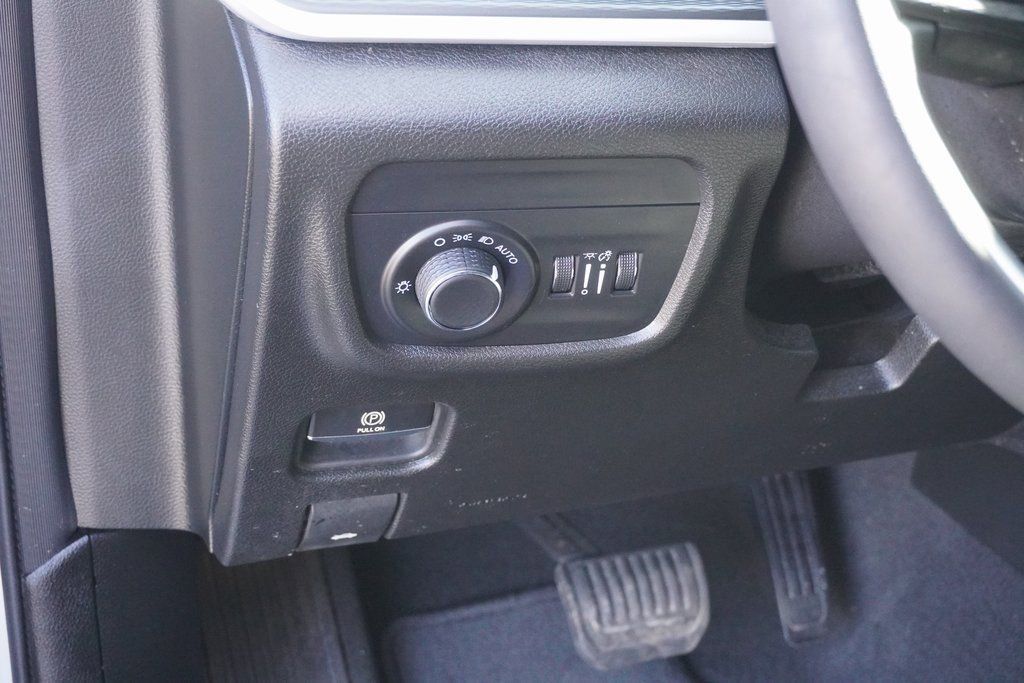 Used 2024 Jeep Grand Cherokee Laredo image 16