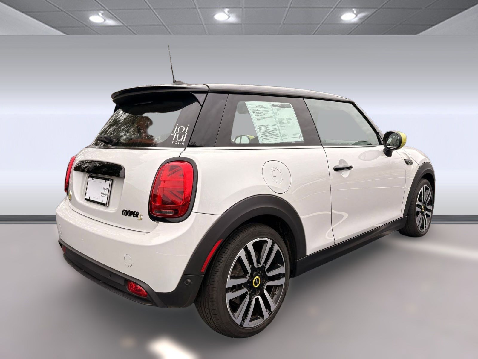 Certified 2024 MINI Cooper SE image 9