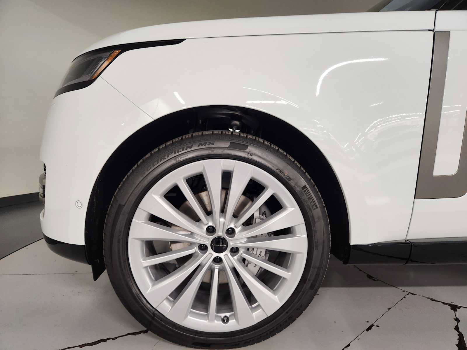 New 2026 Land Rover Range Rover Long Wheelbase SE AWD/4WD image 11