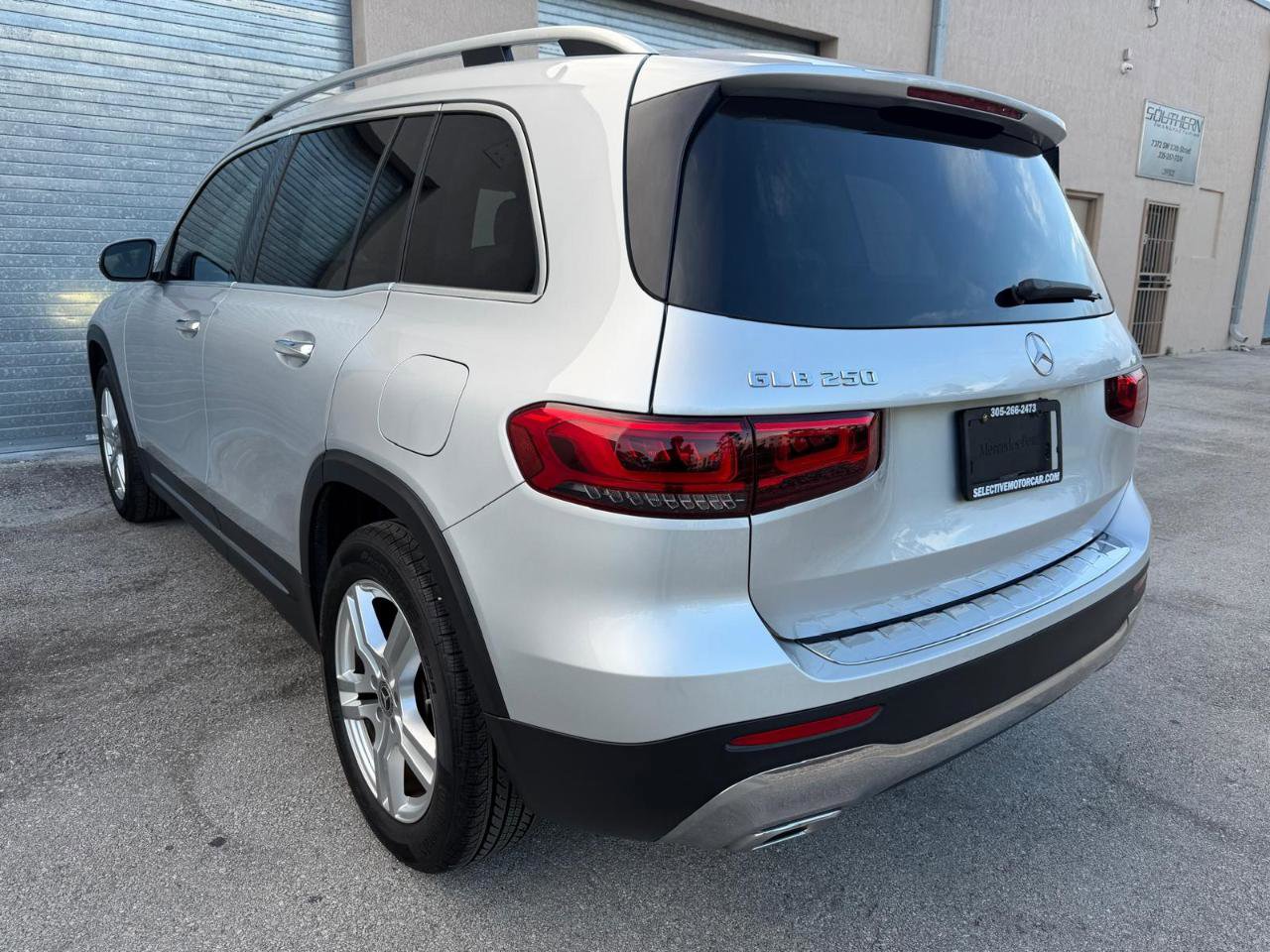 Used 2021 Mercedes-Benz GLB 250 image 4