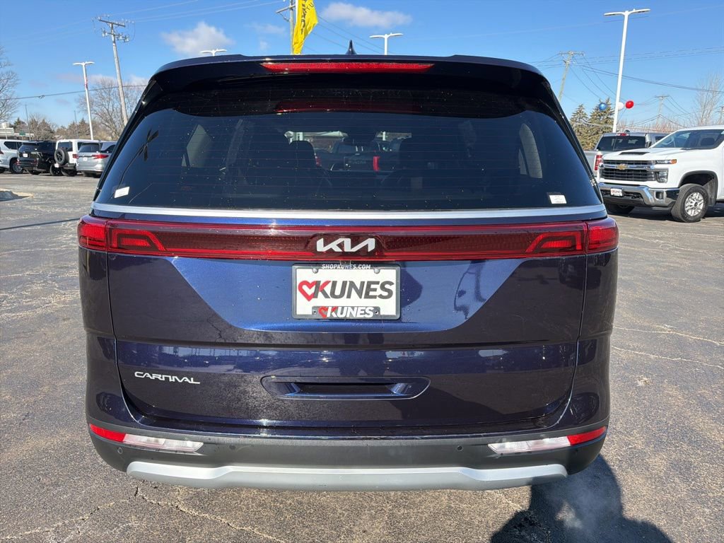 Used 2024 Kia Carnival LX image 5
