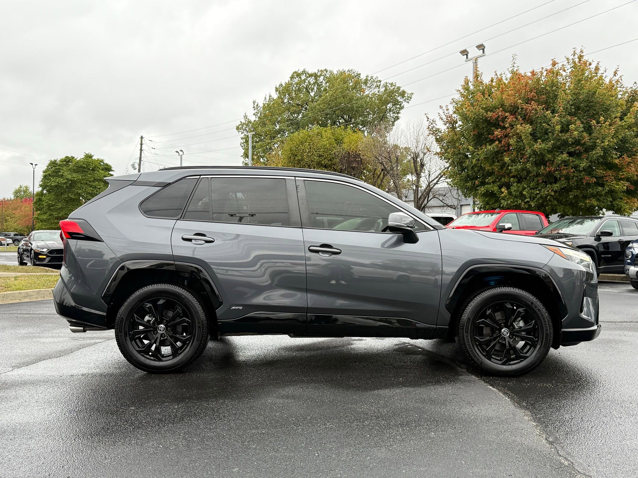 Used 2022 Toyota RAV4 SE image 7