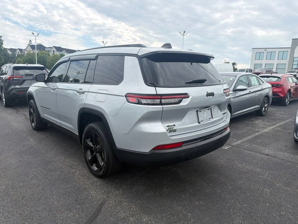 Used 2024 Jeep Grand Cherokee L Limited w/ Black Appearance Package AWD/4WD image 3