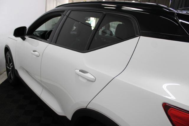 Used 2019 Volvo XC40 T4 R-Design FWD image 10