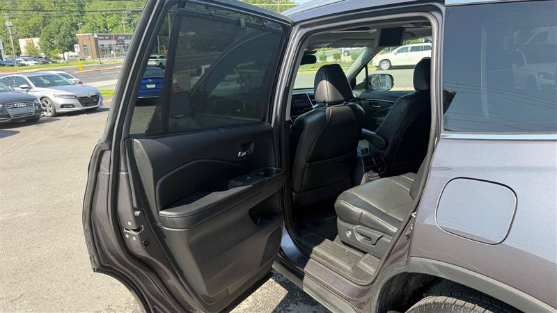 Used 2017 Honda Pilot Touring image 42