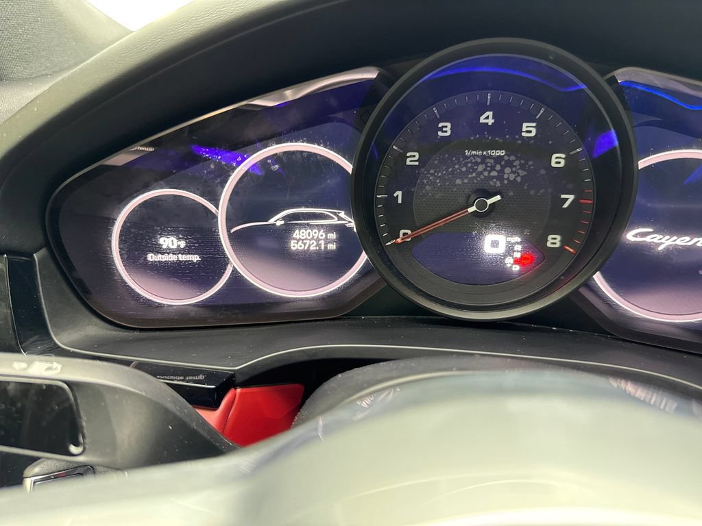 Used 2022 Porsche Cayenne w/ Premium Package AWD/4WD image 59