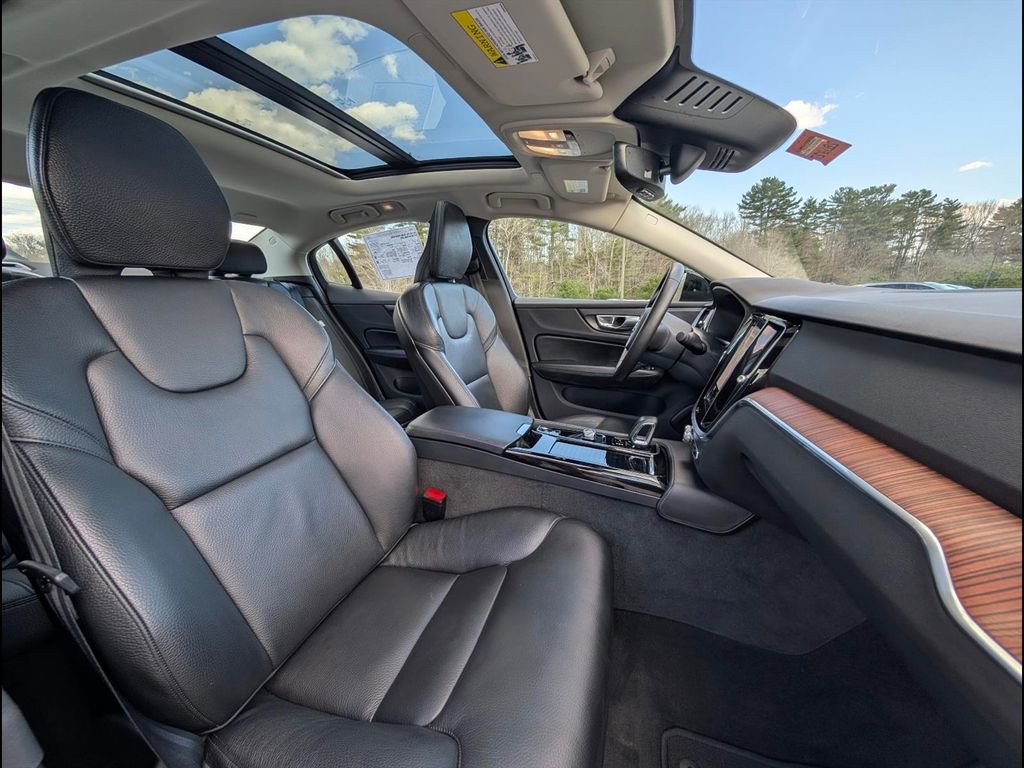 Certified 2025 Volvo S60 T8 Plus AWD/4WD image 19